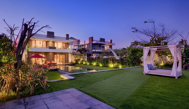 5BR Beachfront Villa In Keramas Beach! 6Min Drive To Bali Safari And Marine Park in Blahbatuh