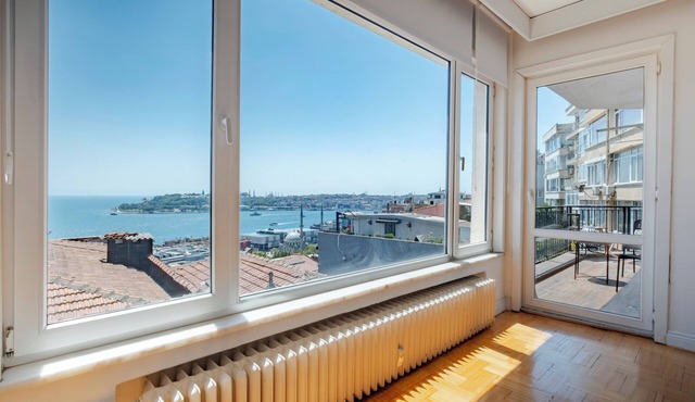 5BR Bosphorus View with Balcony - Elevator - Central Location - 2 Bathrooms in İstanbul