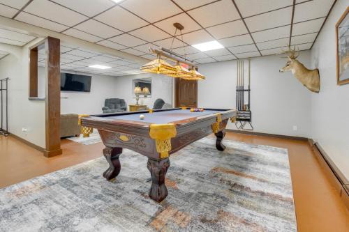 9 Mi to Downtown Rushville: Cozy Getaway w/Grill in Rushville
