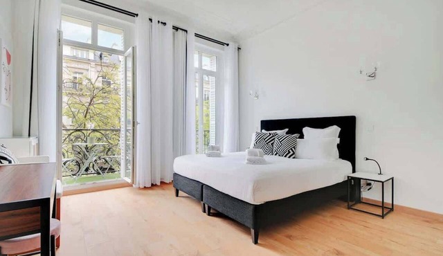 A Refined 3-Br/3BA with Balcony in République in Paris