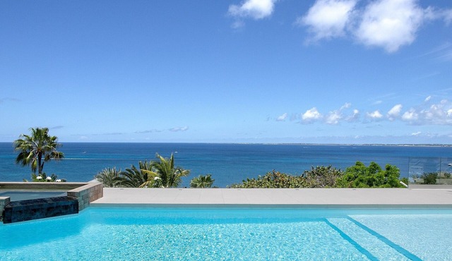 A spectacular panoramic view of the sea in ST MARTIN