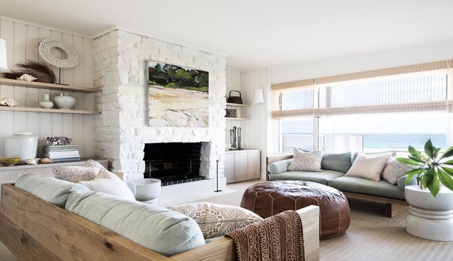Absolute beachfront home with log fire in NORTH AVOCA