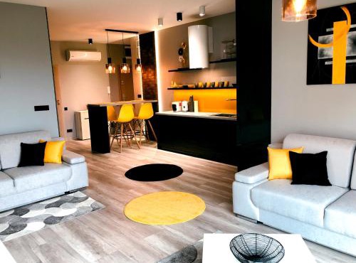 APARTAMENT ELEGANCE YELLOW w Nautica Resort in Giżycko
