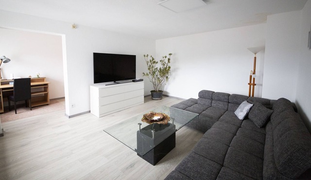 Apartment with Netflix, Prime, WiFi, balcony & garden near the "Thuringian Sea" in Unterwellenborn