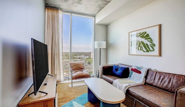 Austin hideaway in the heart of the city with rooftop pool, terrace, and gym in Austin