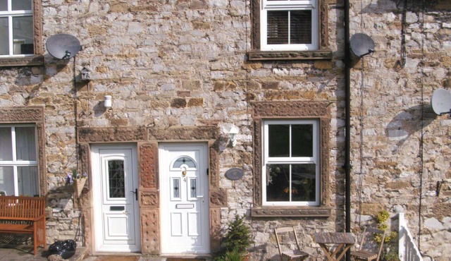 Bakewell Stone Cottage/Sleeps 4/Log Burning Stove/Parking/2 Bathrooms/WiFi in Bakewell