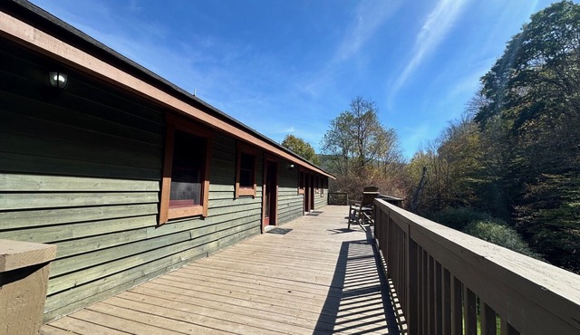 Base Mountain Studio with Winter Shuttle to/from Snowshoe Village in Slaty Fork
