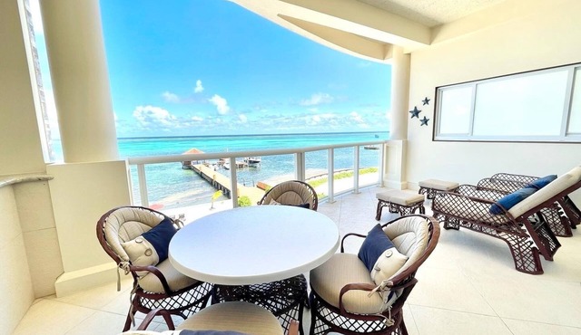 BEACHFRONT! 1BR/1.5BA Condo at Grand Caribe! Expansive Views. Great Location! in San Pedro