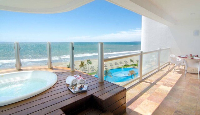 Beachfront condo with Vidanta membership in Nuevo Vallarta