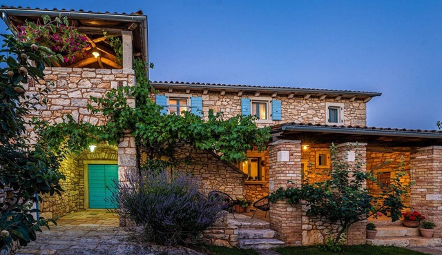 Beautiful home in Grandici in Grandici