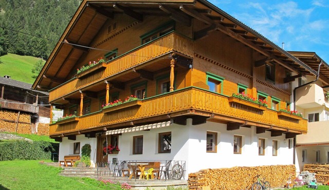 Beautiful villa for 14 guests with WIFI, TV and balcony in Hollenzen