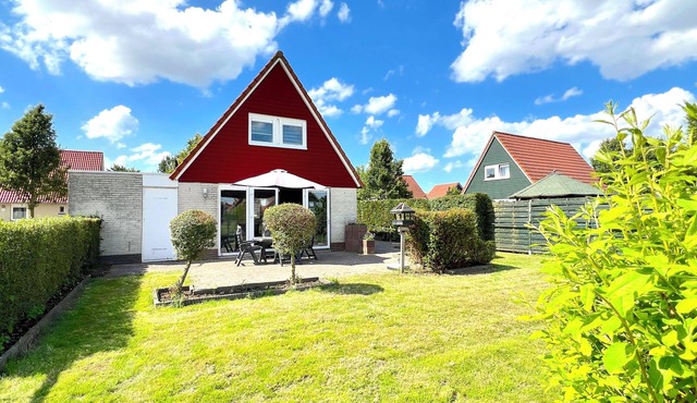 Beautifully holiday home near the water on park in Stevensweert