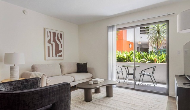 Blueground | Studio City, jacuzzi, nr Lake in Los Angeles