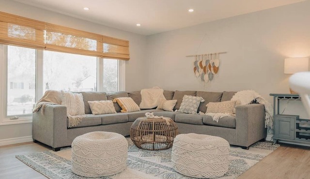 Boho Hideaway w/Hot Tub, Sauna & Games in Midland