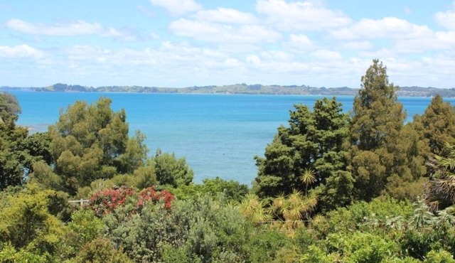 Campbells Beach Getaway with stunning views in Campbells Beach