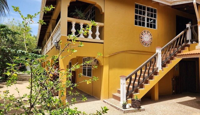 Caribbean Shores b&b cozy and affordable! in Hopkins
