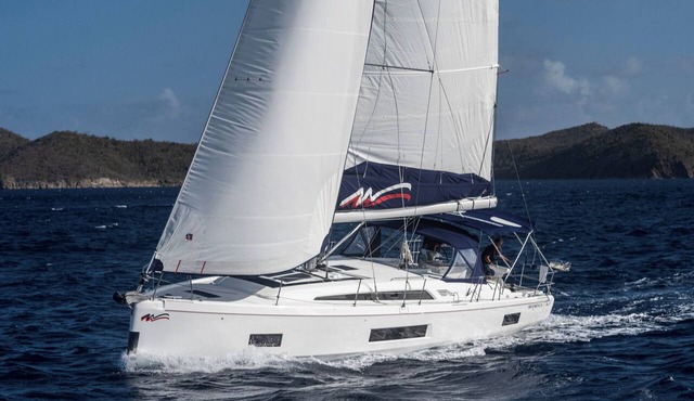 Caribbean Sun and Beach Sailing Adventure from San Martín
