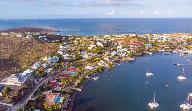 Caribbean Sun and Beach Sailing Adventure from San Martín