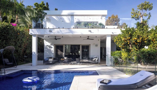 Carmelo Tulip Villa in Kfar Shmaryahu