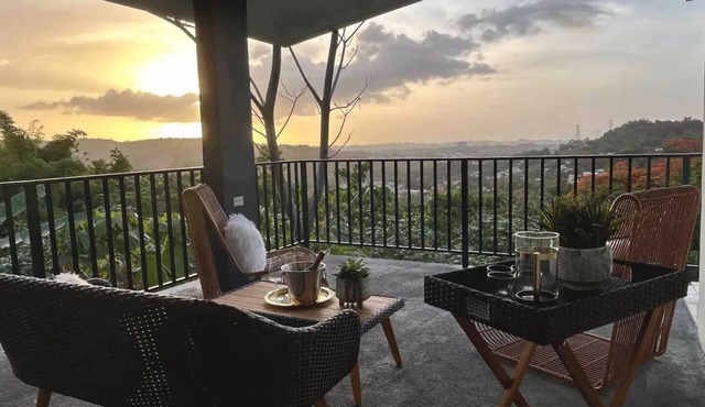 Casa Esmeralda The countryside in the city! in Guaynabo