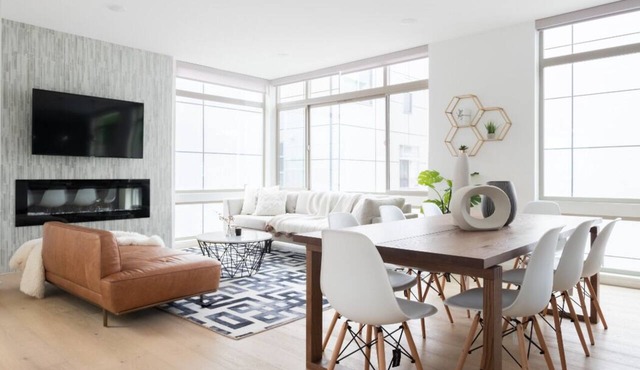Central District 4BR Townhouse — Rooftop City Views, En-Suite Bath, Light Rail in Seattle