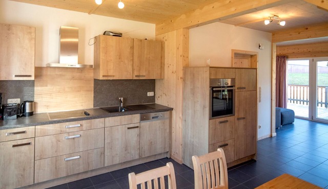 Chalet # 13b with 4 Bedrooms, IR sauna & whirlpool in St. Georgen am Kreischberg