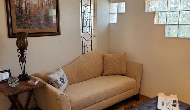 Charming three room casita in the heart of Los Ranchos de ABQ - Pets Welcome in Los Ranchos De Albuquerque