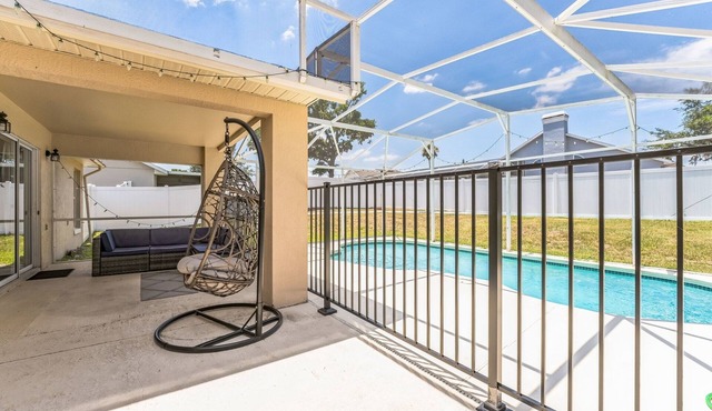 Charming Davenport Retreat with Private Pool by RedAwning in Davenport