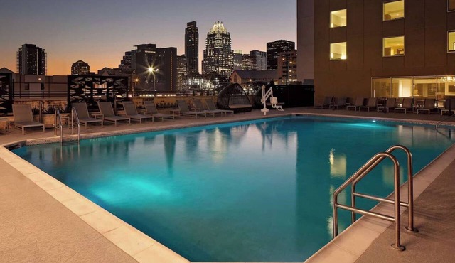 Close to UT Austin + Rooftop Pool. Bar. Dining. in Austin