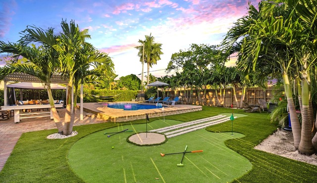 Coastal Dream Oasis/4 Bed rooms/Mini Golf/Game Room/Htd Pool/BBQ in Hollywood