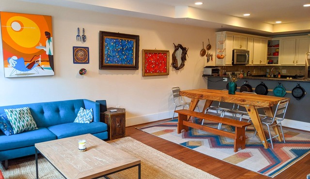 Colorful, Artsy and Spacious 3BR/3BA 2 Level Condo in Washington