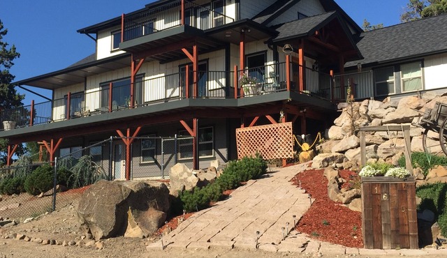 Comfy n Cozy Hideaway that is great for Smith Rock enthusiast just 5 miles away! in Terrebonne