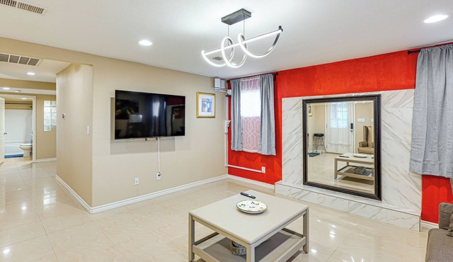 Cozy Home w/Patio 24 Miles to Carlsbad Caverns NP in Carlsbad