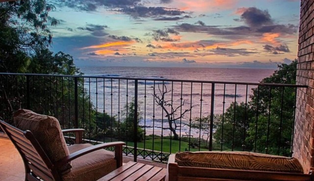 Crystal Sands 202♆Beachfront, Sunset, & Ocean Views with Elevator♆ in Tamarindo
