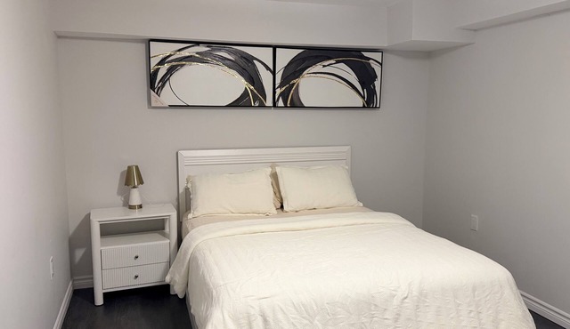 Delightful 1-bedroom apartment with AC in vibrant Guelph in Guelph