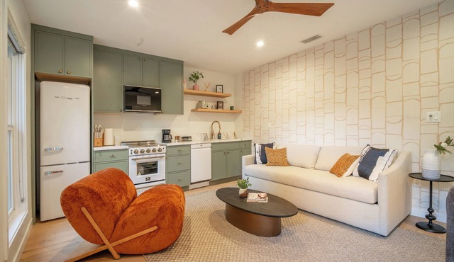 Designer private guest home near Universal Studios in Los Angeles