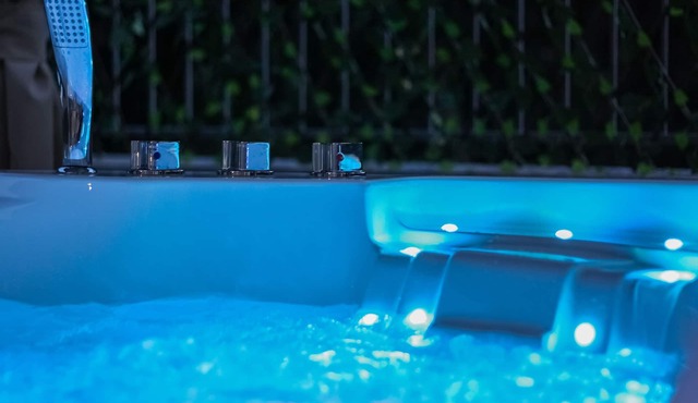 Detached villa with outdoor hot tub, swimming pool and lawn in La Spezia