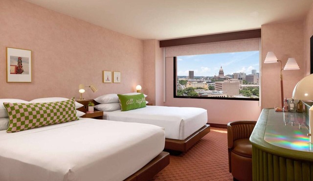 Downtown Austin Stay + On-site Dining, Pool & Gym in Austin