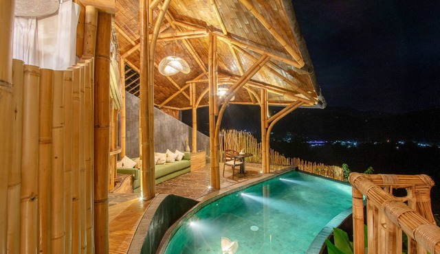 Dreamy Cliffside Bamboo Villa with Pool and View in Klungkung