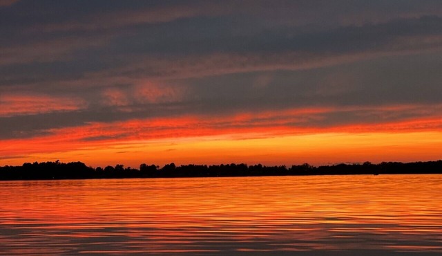 Endless Sunsets - Lake Front Retreat in the "Gut" on Lake Champlain in Grand Isle