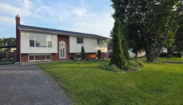 Escape to Serenity – Spacious 2-Bedroom Upper Unit in Brighton