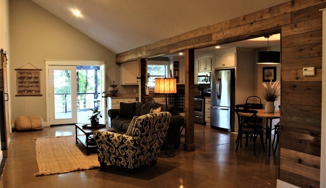 Escape to your cozy 2-bedroom cottage, just a hop away from Rock City in Lookout Mountain