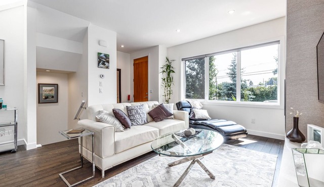 Executive Home, Trendy Kensington near Downtown in Calgary