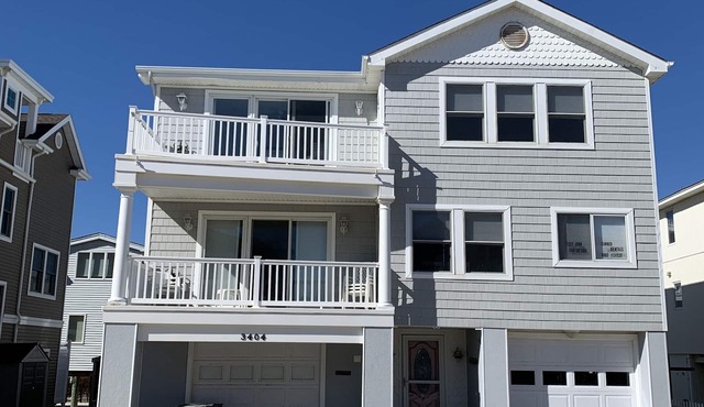 Fantastic Home! Five Star Rating! Steps to Beach (see video). Centrally Located. in Beach Haven