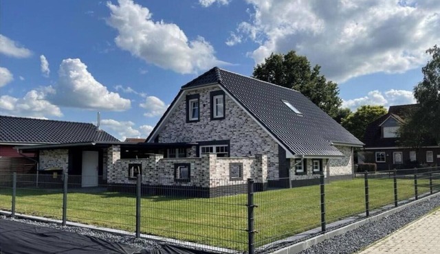 Fehnhuus Comfortable holiday residence in Timmel / Großefehn
