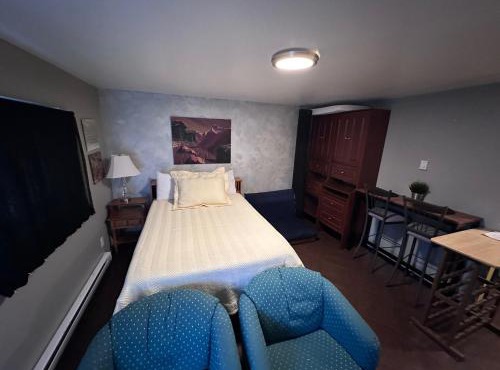 Frankies Westshore Hideaway in Victoria