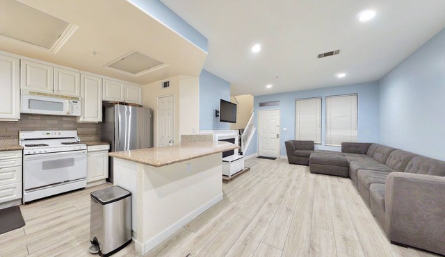 Fully Furnished Anaheim Townhome - Utilities Included - Gated Community in Anaheim