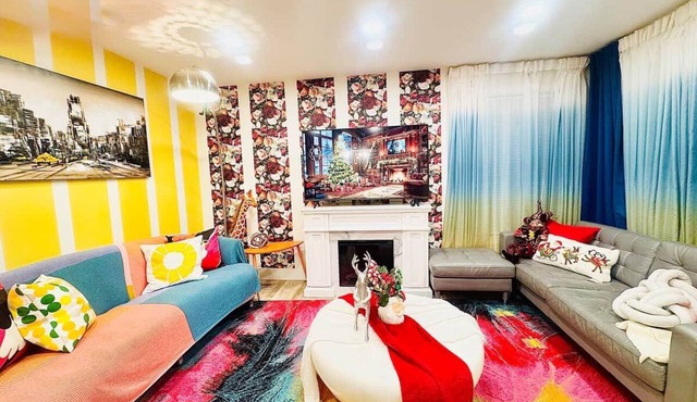 FunKidHouse*NearWEM*FamilyBabyKidFriendly*Kingbed* in Edmonton