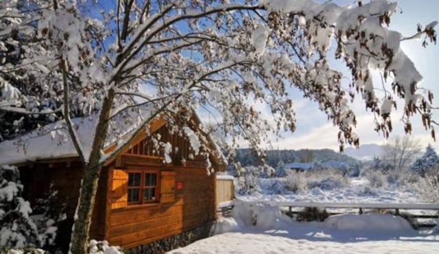 Gorgeous Log Cabin, Outdoor Bath & Mountain Views in Ohakune