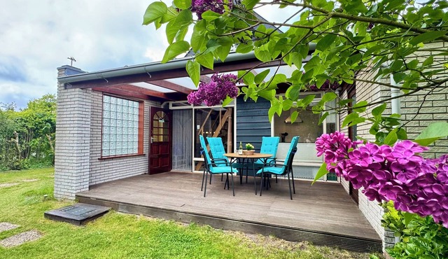 Great holiday bungalow for 6 persons on the North Holland coast. in Sint Maartenszee